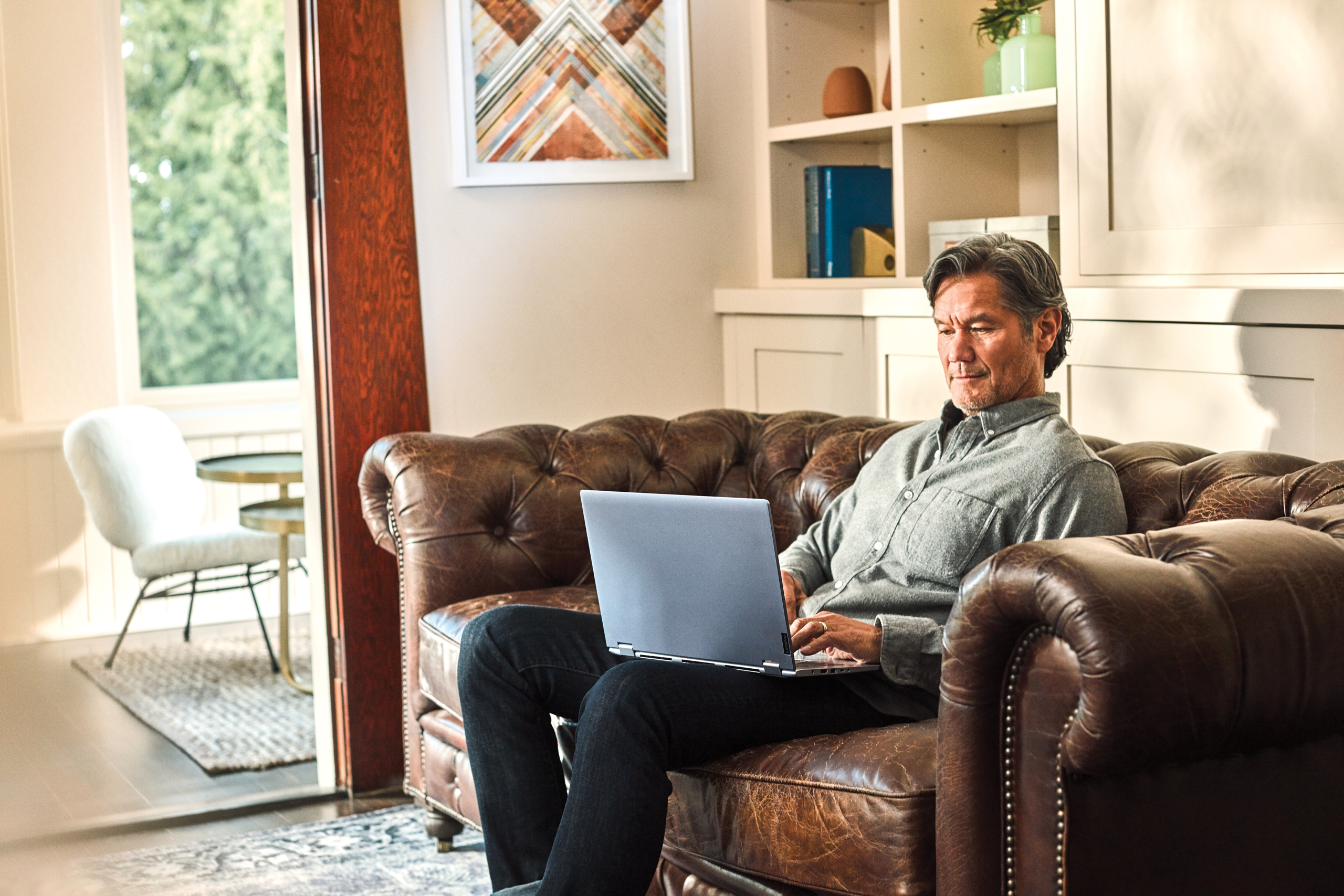 Man interacting with a Leno Yoga laptop