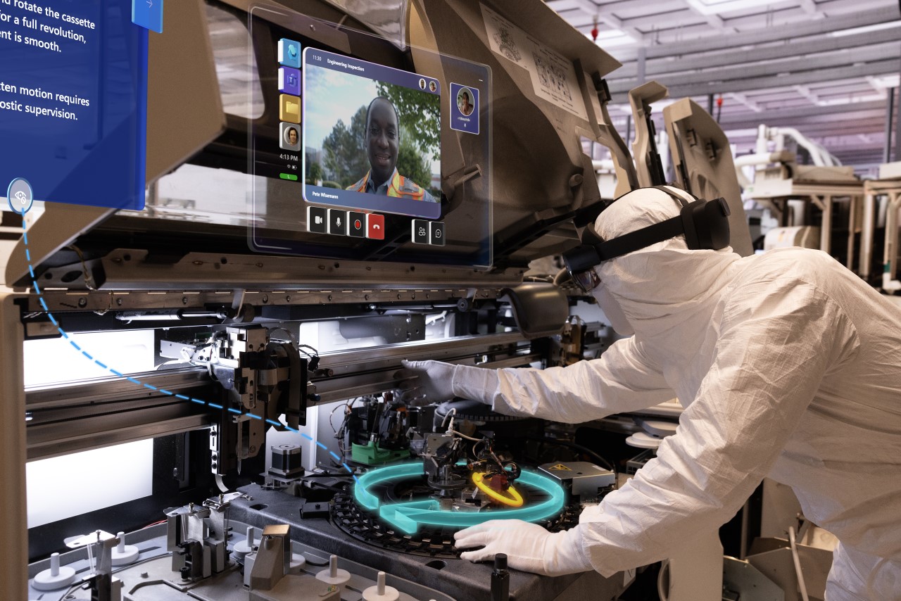 Semiconductor manufacturing worker communicates on Teams and utilizes a Guide to complete work using mixed reality on a HoloLens 2