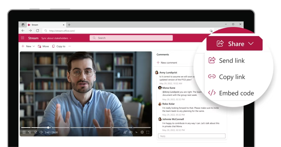 A stream displays a man speaking, and comments on the video are highlighted along with the share link