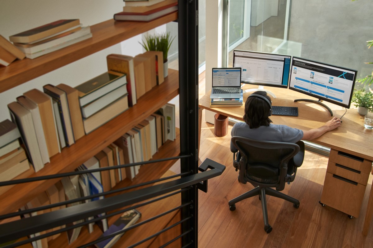 Security practitioner or information worker working from home office