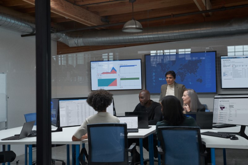 Chief information security officer collaborating with practitioners in a security operations center