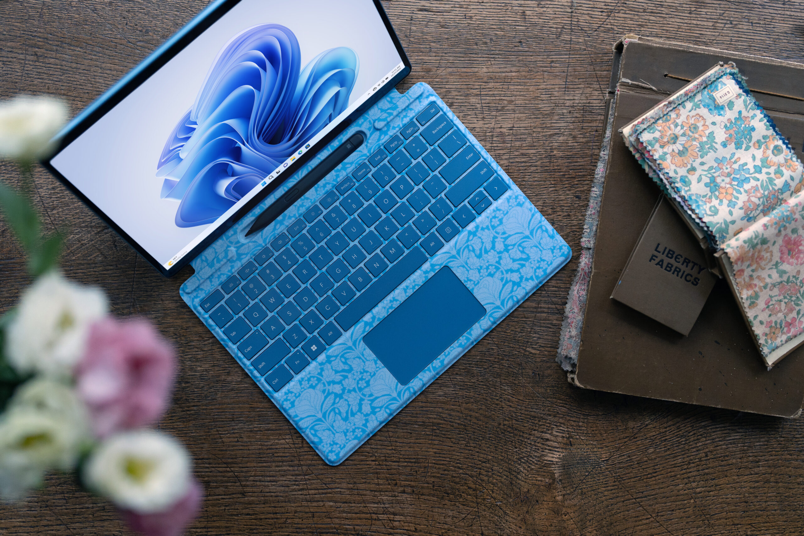Microsoft Surface Pro 9. Liberty Signature Keyboard